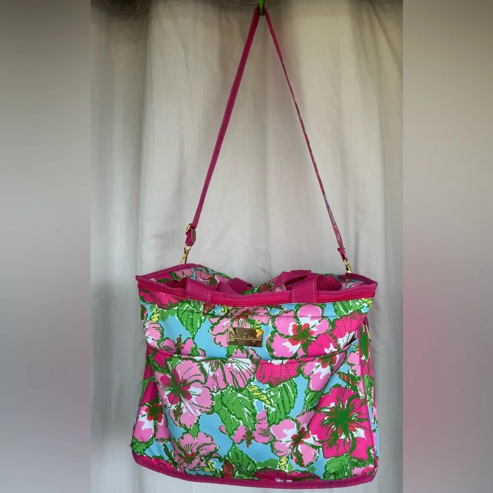 Lilly Pulitzer Big Flirt large picnic style cooler.